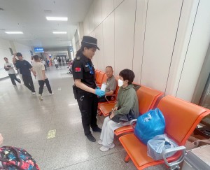 安检处的温情援手┃用行动诠释“医患安全卫士” ——温州国泰保安服务有限公司驻附一医安保队伍